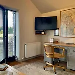 1 Bed In Penrith Oc-94068 *